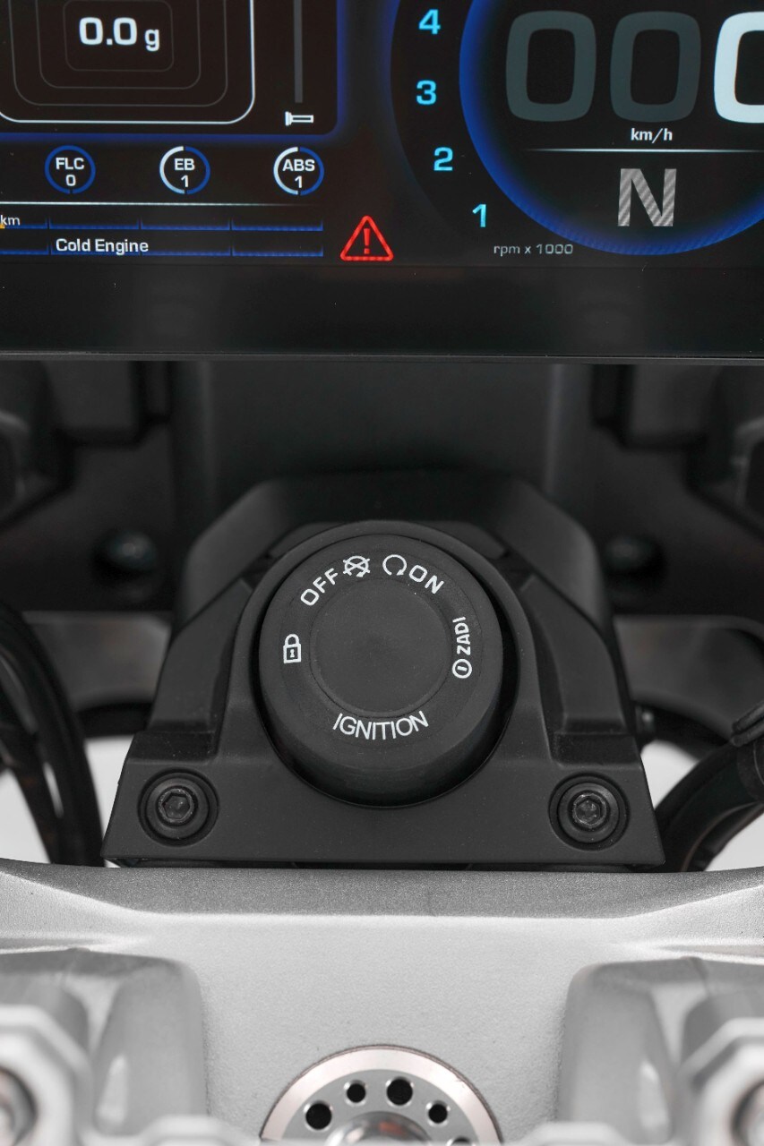 Test ANTEPRIMA - MV Agusta LXP Orioli: lucida follia +VIDEO+